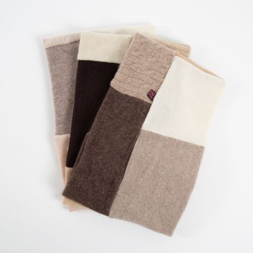Neutral cashmere neck warmer